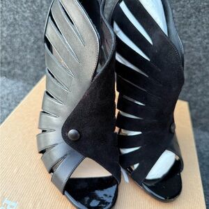 Toot Mignonne 100 Calf/Veau Black Peep-Toe Heels with Cut-Out Design
